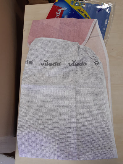 256932 - VILEDA - Mbulesë për dërrasë hekurosjeje Diamond, dyshek hekurosjeje rezistent ndaj nxehtësisë i veshur me titan, madhësi universale 120-130 cm gjatësi x 38-45 cm gjerësi, i përshtatshëm për hekura me avull, i çertifikuar OEKO-TEX
