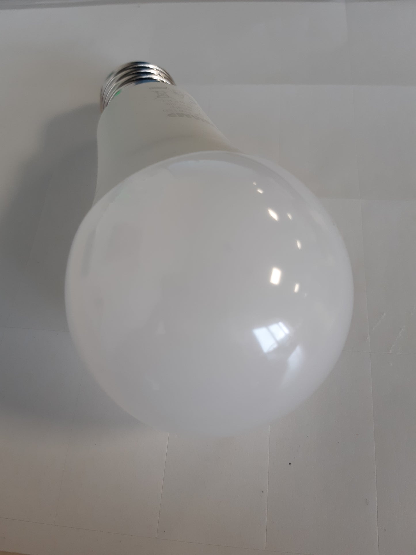 258462 - VELAMP Llambë LED A60, Mbulesë opali, Bazë E27, Fuqi 15W ekuivalente me 100W, Shkëlqim 1521lm, Temperatura ngjyrës 6500K