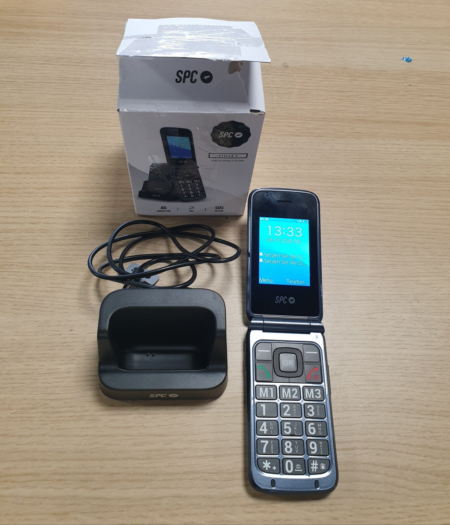 267938 - SPC Stella 3 Telefon celular 4G për të moshuar, Mbulesë e palosshme, Butona të mëdhenj, Buton thirrjesh emergjence, Konfigurim në distancë, Pajtueshëm me aparatin e dëgjimit, Volum 103dB, Djep karikimi, 3 vende memorie, Ngjyra: e zi