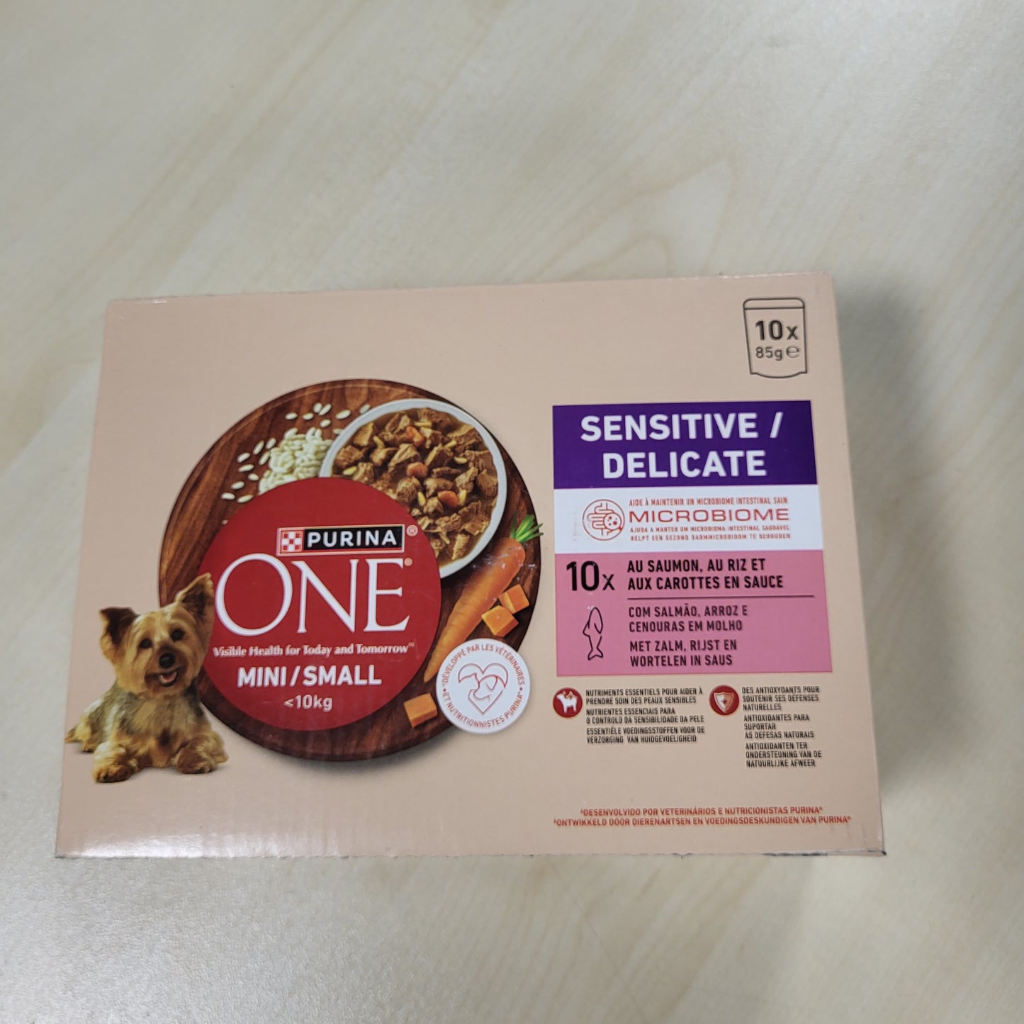 258350 - PURINA ONE Mini/E vogla <10 kg Ndjeshme/Delikate, Effilés au Saumon, au Riz et aux Carottes en Sauce - 10x85g