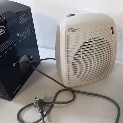 162679 - DE'LONGHI HVY1020 Young, Ngrohës me ventilator vertikal, 2000 vat, i qetë dhe i lehtë, me mbrojtje nga pikat dhe dorezë, pajisje sigurie, dritë dhe mbrojtje nga ngrica, madhësi e vogël, e bardhë