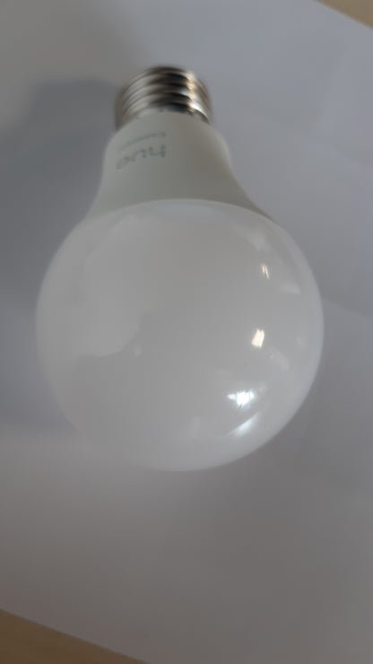 184187 - PHILIPS Llampa Smart LED Hue Essential A60, E27, 8W, 2200K-6500K, 806 lm, ngjyra e bardhë dhe e ndryshueshme, e zbehtë, e pajtueshme me Alexa, Google Assistant dhe Apple Home, 1 paketë