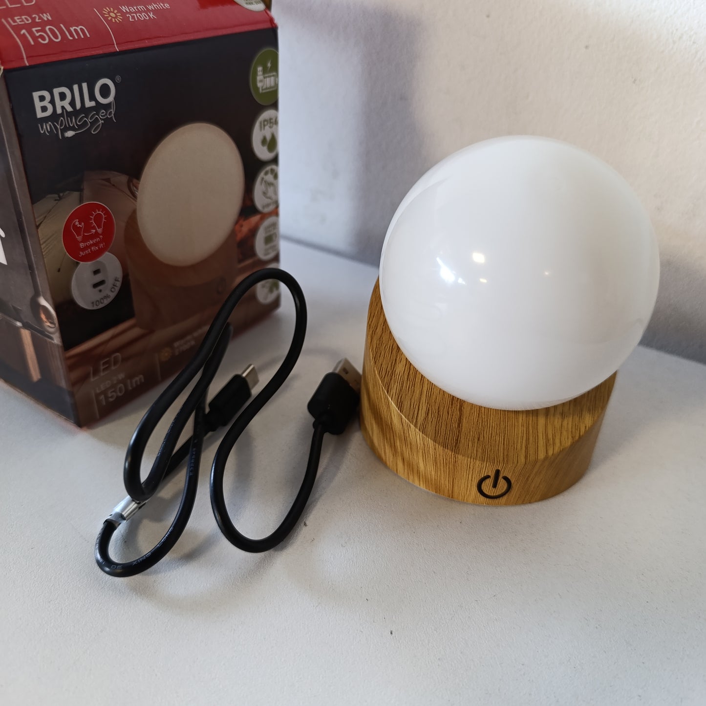 185533 - BRILONER - Llambë tavoline LED mini pa tel IP54, me kontroll me prekje, bateri të ndërrueshme, 10x8x9 cm, në formë globi, pamje druri