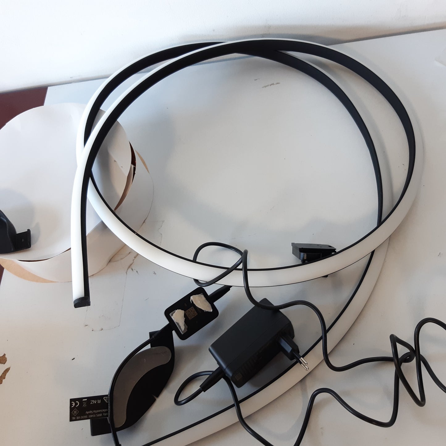 221011 - PHILIPS Hue Play Gradient - Shirit LED inteligjent, 65 inç, Sinkronizohet me përmbajtjen e ekranit, i pajtueshëm me Alexa dhe Google Home