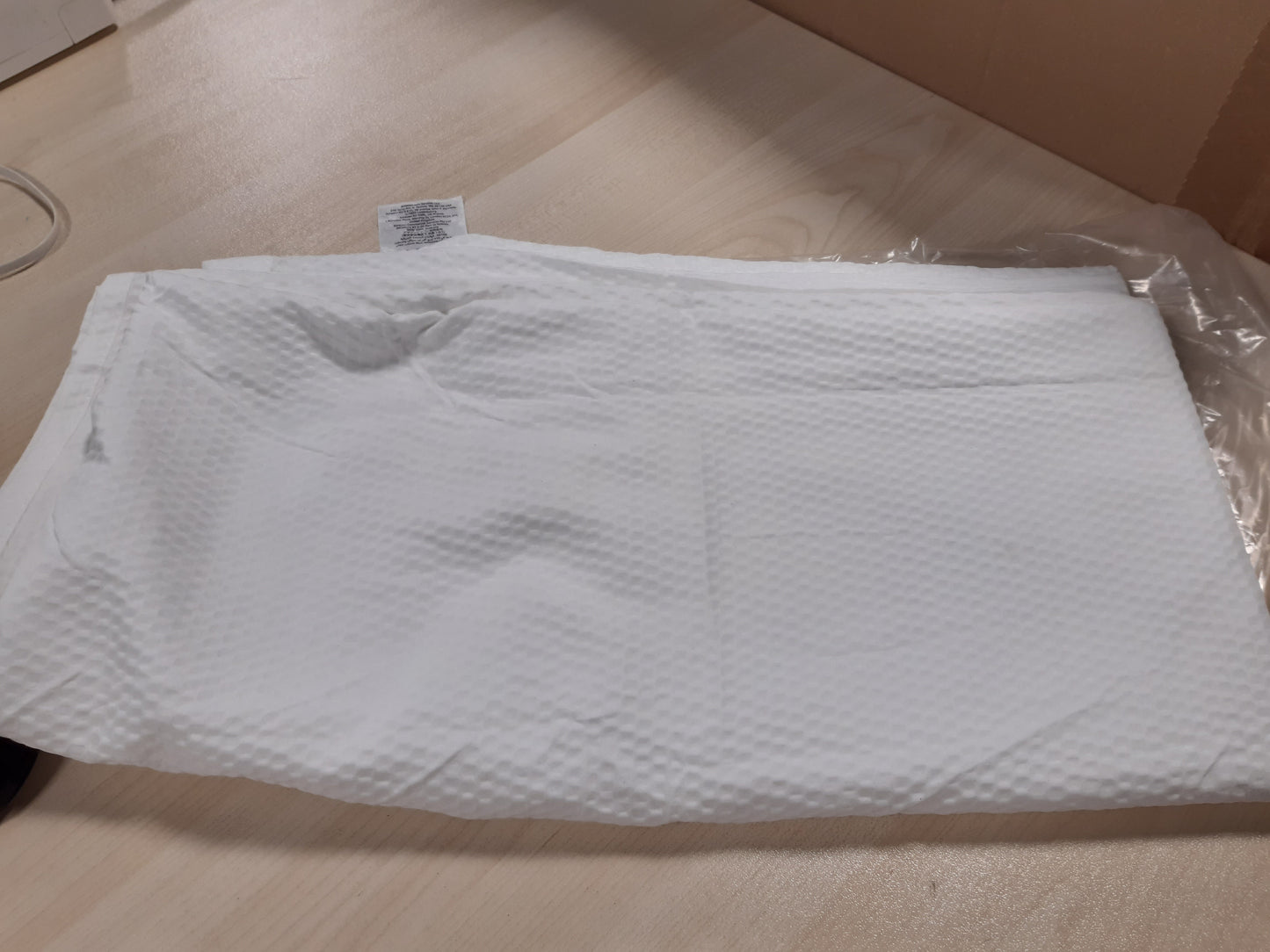 197813 - AMAZON BASICS Perde Dushi e Lehtë me Mikrofibër, e Butë dhe e Lehtë për të Pastruar, me Endje Vaflash, 183x183cm, e Bardhë