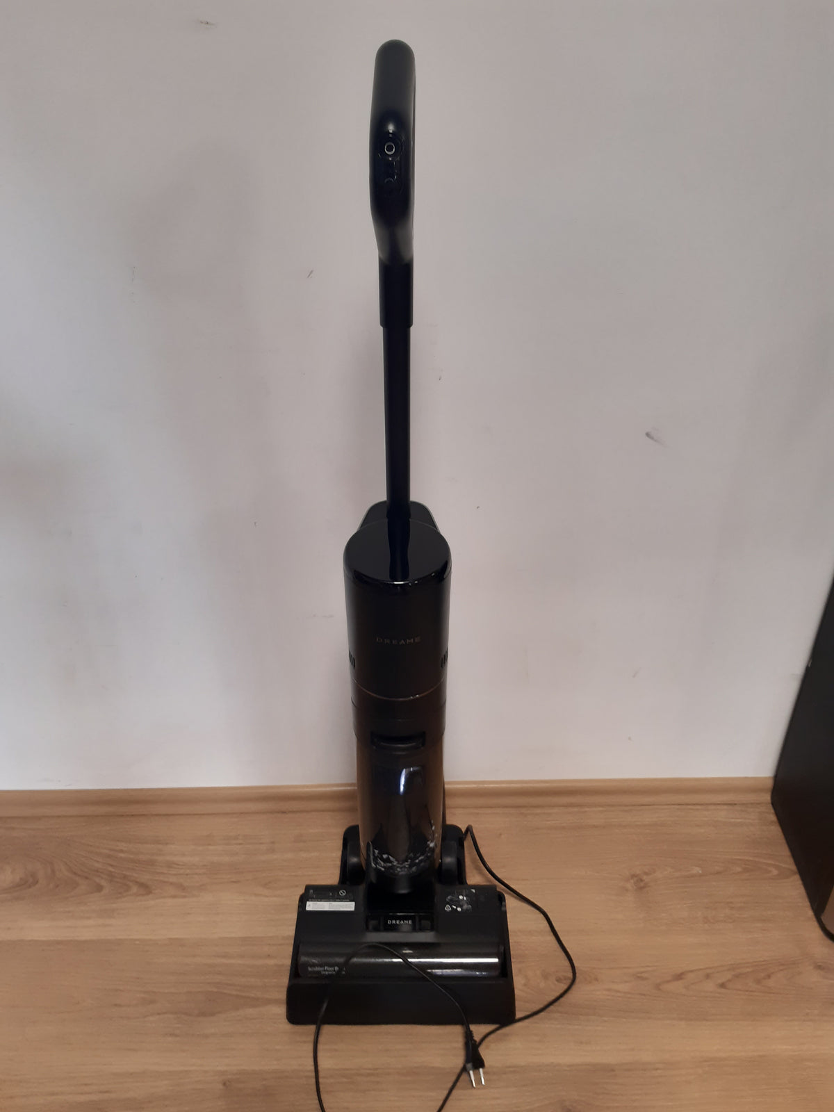 144070 - DREAME H12 Pro - Fshesë Pa Tel me Pastrim Skajesh dhe Vetëpastrim, Mundësi Tharjeje me Ajër të Nxehtë, Rezervuar Uji 900ml, Jetëgjatësi e Baterisë 35 Minuta, E Përshtatshme për Qime Kafshësh shtëpiake dhe Dysheme të Forta