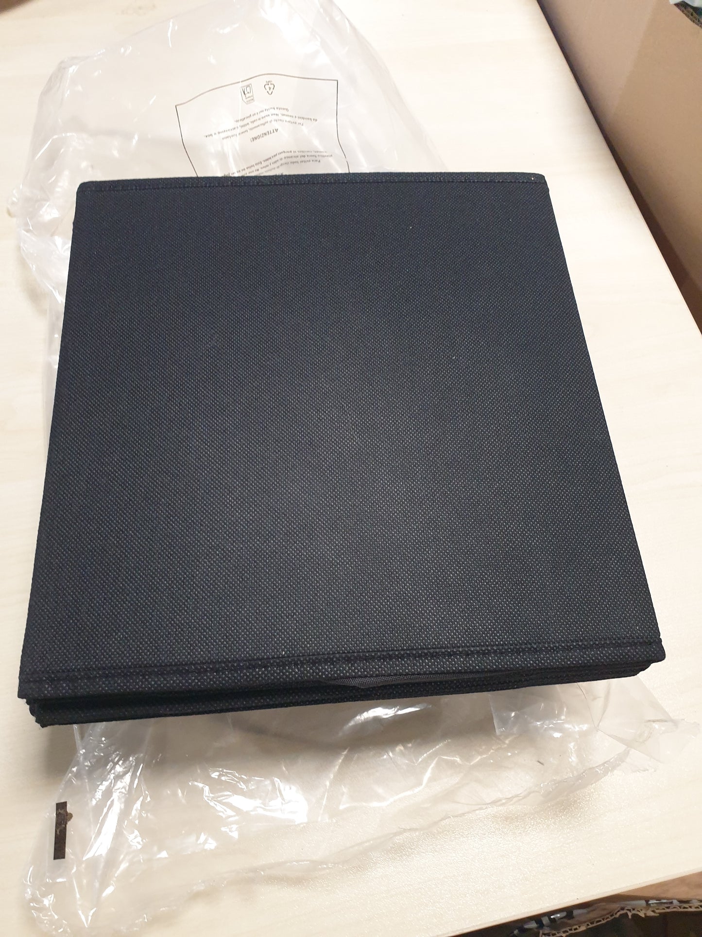 252191 - AMAZON BASICS - Kub/Organizues Ruajtjeje prej pëlhure i palosshëm me doreza, 26.6 x 26.6 x 27.9 cm, pako me 6 copë, ngjyrë e zezë e plotë.