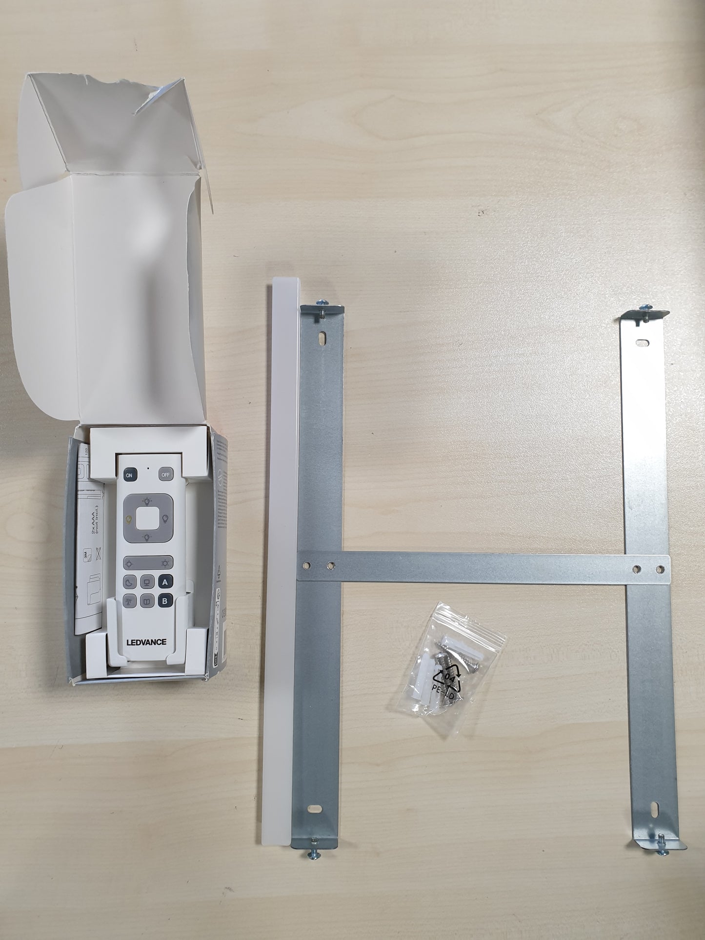 175089 - LEDVANCE Dritë Tavani LED WiFi 40W 3000LM, Ndryshimi i Ngjyrës 3000-6500K, Madhësia 60x60 cm, Teknologji RGB, Smart+ Planon, e Kontrollueshme me Aplikacion ose Asistentët Zanorë Alexa dhe Google Assistant