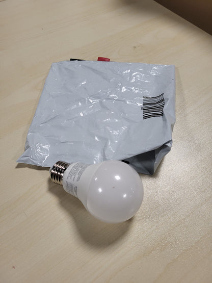 220028 - AMAZON BASICS Llambë LED inteligjente, shumëngjyrëshe, E27, 8W (ekuivalente me 60W), funksionon vetëm me Alexa