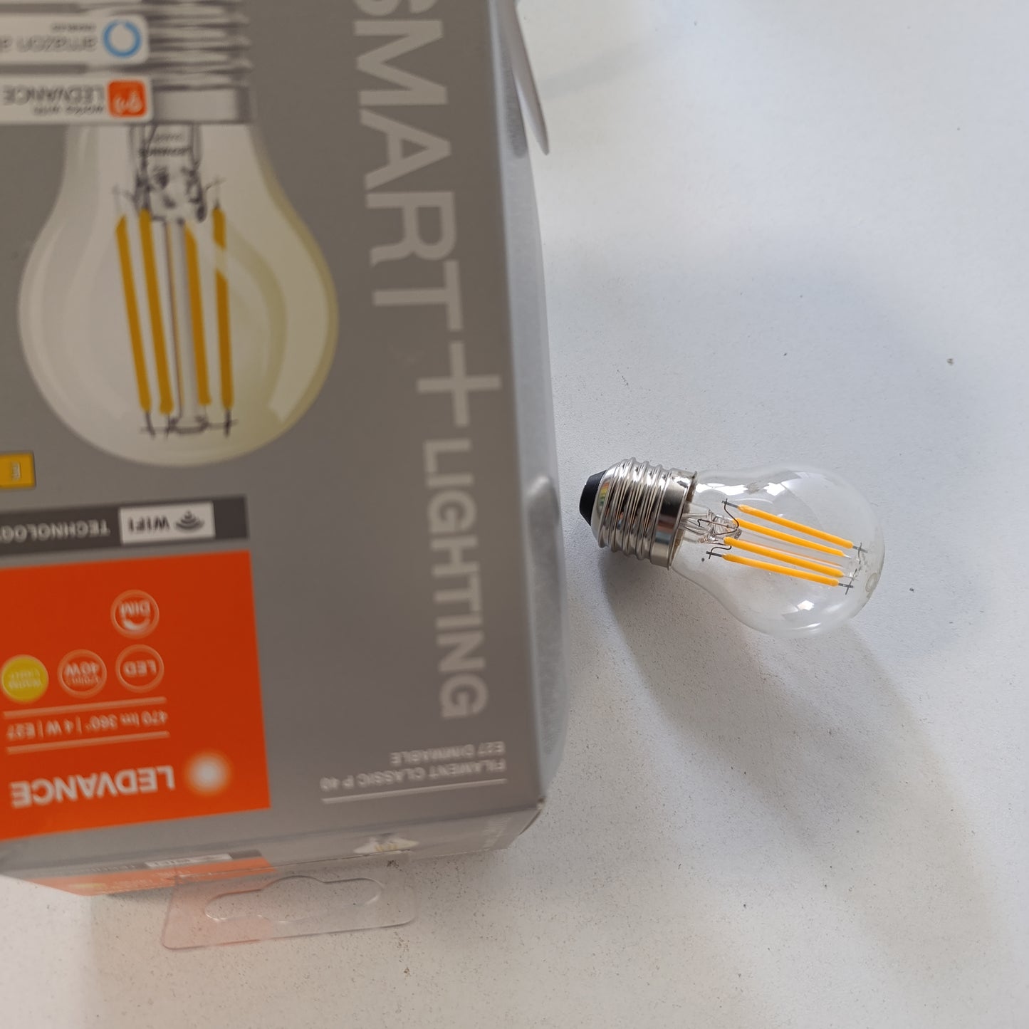 216788 - LEDVANCE Llambë LED E27, 4W (470 lumen), WiFi, e bardhë e ngrohtë, me errësim, e pajtueshme me Alexa dhe Google Assistant, 1 copë