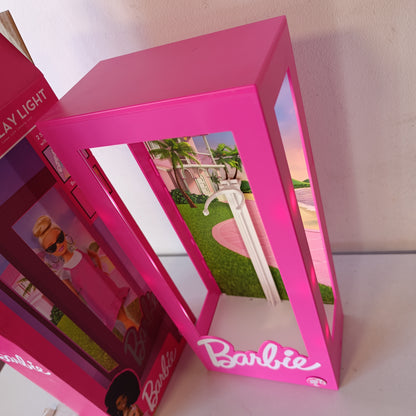 218162 - Paladone Vitrinë për kukulla Barbie me dritë, 34 cm (13") e lartë