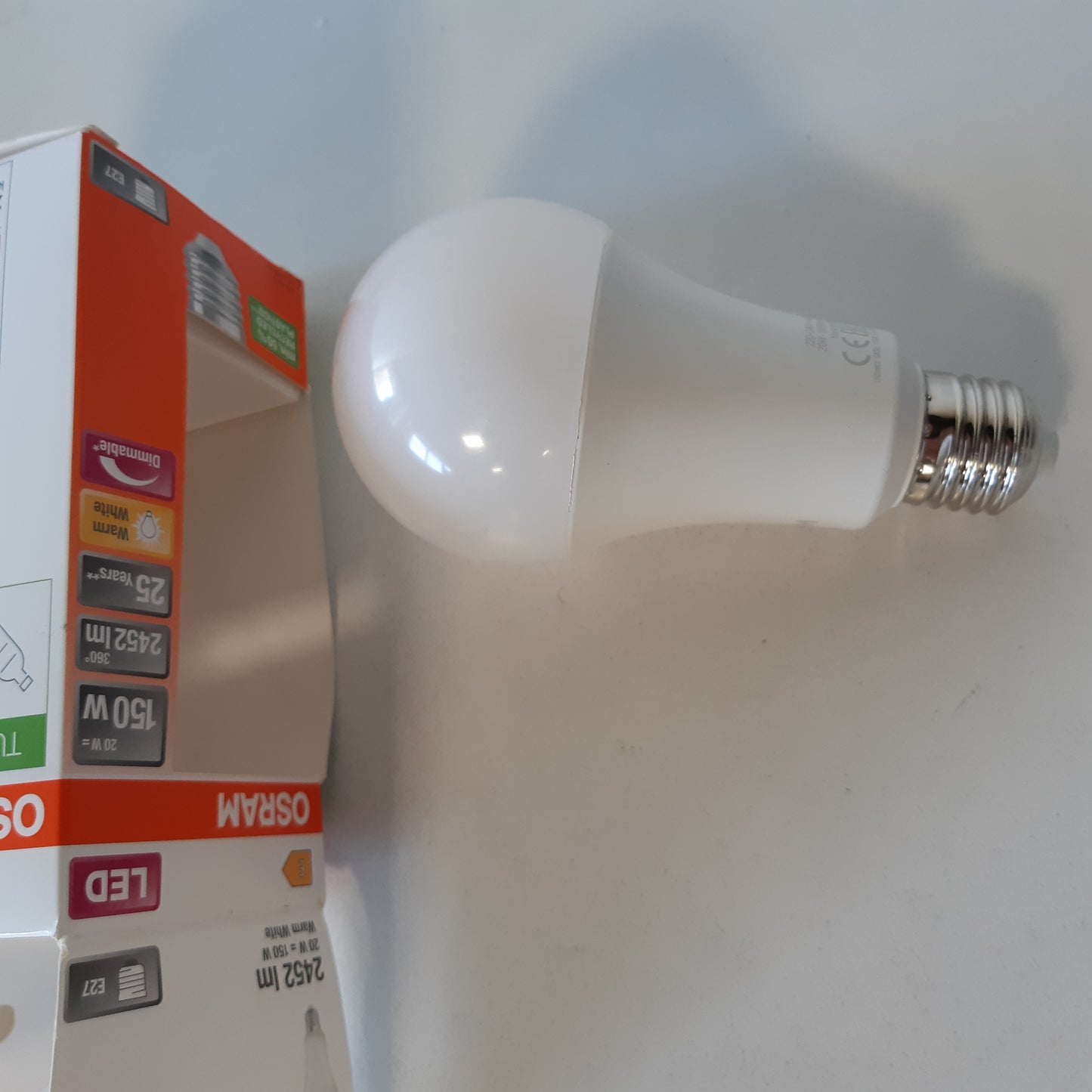 220091 - OSRAM - Llambë LED me errësim E27, e bardhë e ngrohtë (2700K), 20W, ekuivalente me llambë inkandeshente 150W, mat