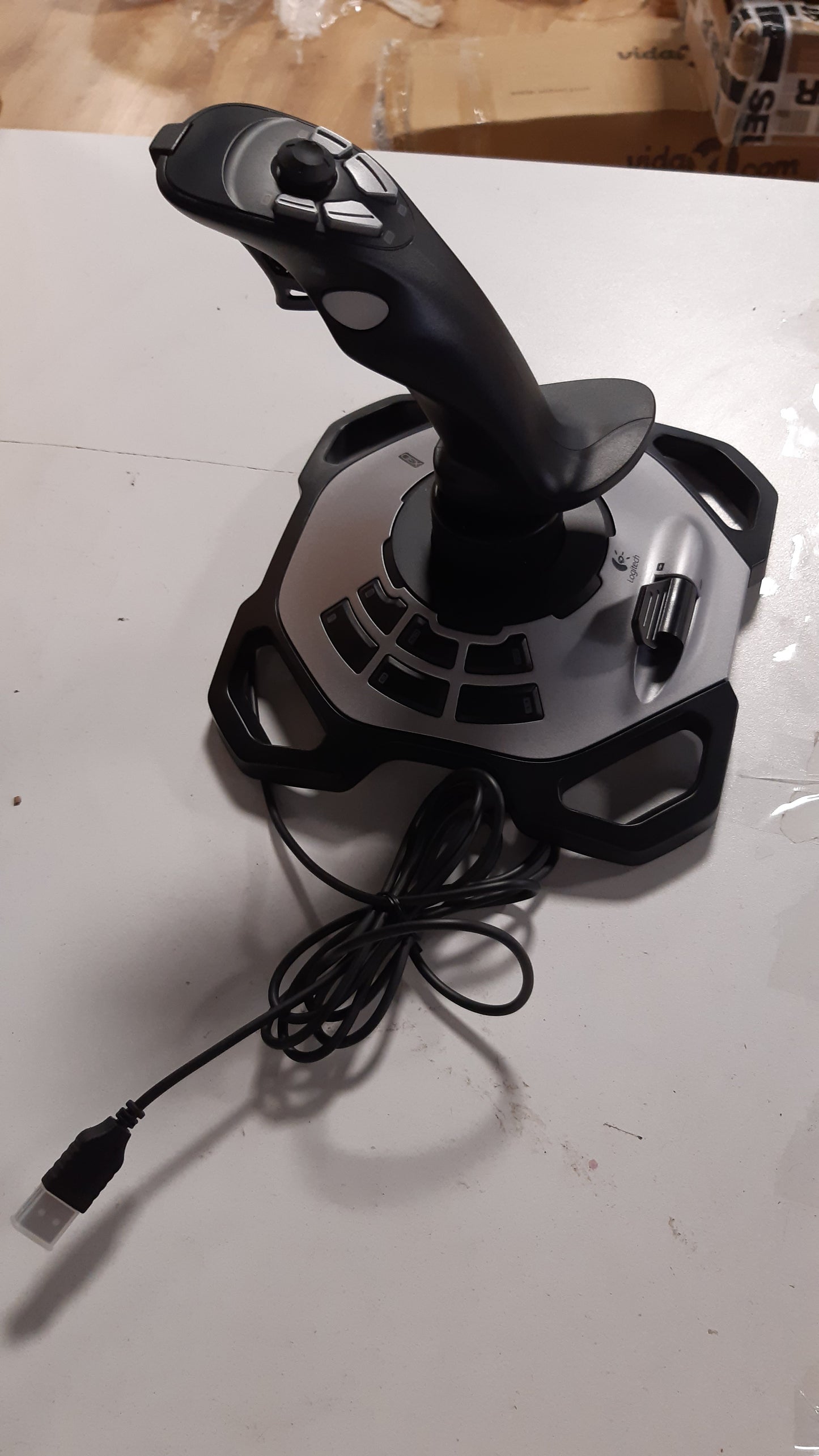 266350 - LOGITECH Levë dore G Extreme 3D Pro, Kontroll në timon me bosht çift rrotullues, 12 butona të programueshëm, Përzgjedhës pamjeje me 8 drejtime, Bazë e ngurtë, Shkelës me veprim të shpejtë, USB, PC - e zezë/argjendtë
