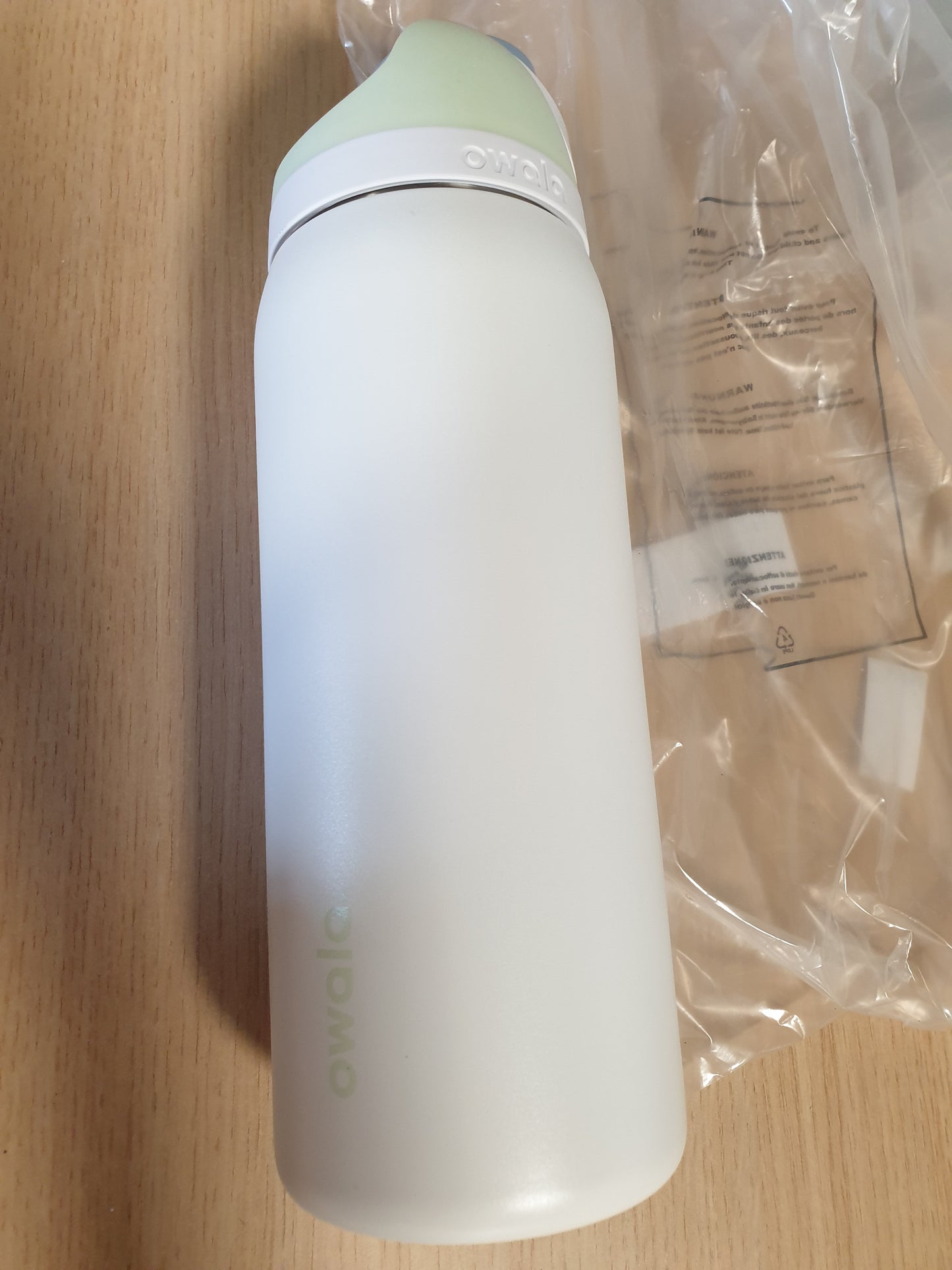 213427 - OWALA Shishe uji e izoluar prej çeliku inox me kashtë, 945 ml – pa BPA, ideale për sporte, fitnes, aktivitete në natyrë dhe udhëtime