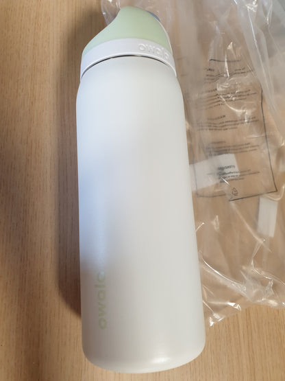 213427 - OWALA Shishe uji e izoluar prej çeliku inox me kashtë, 945 ml – pa BPA, ideale për sporte, fitnes, aktivitete në natyrë dhe udhëtime