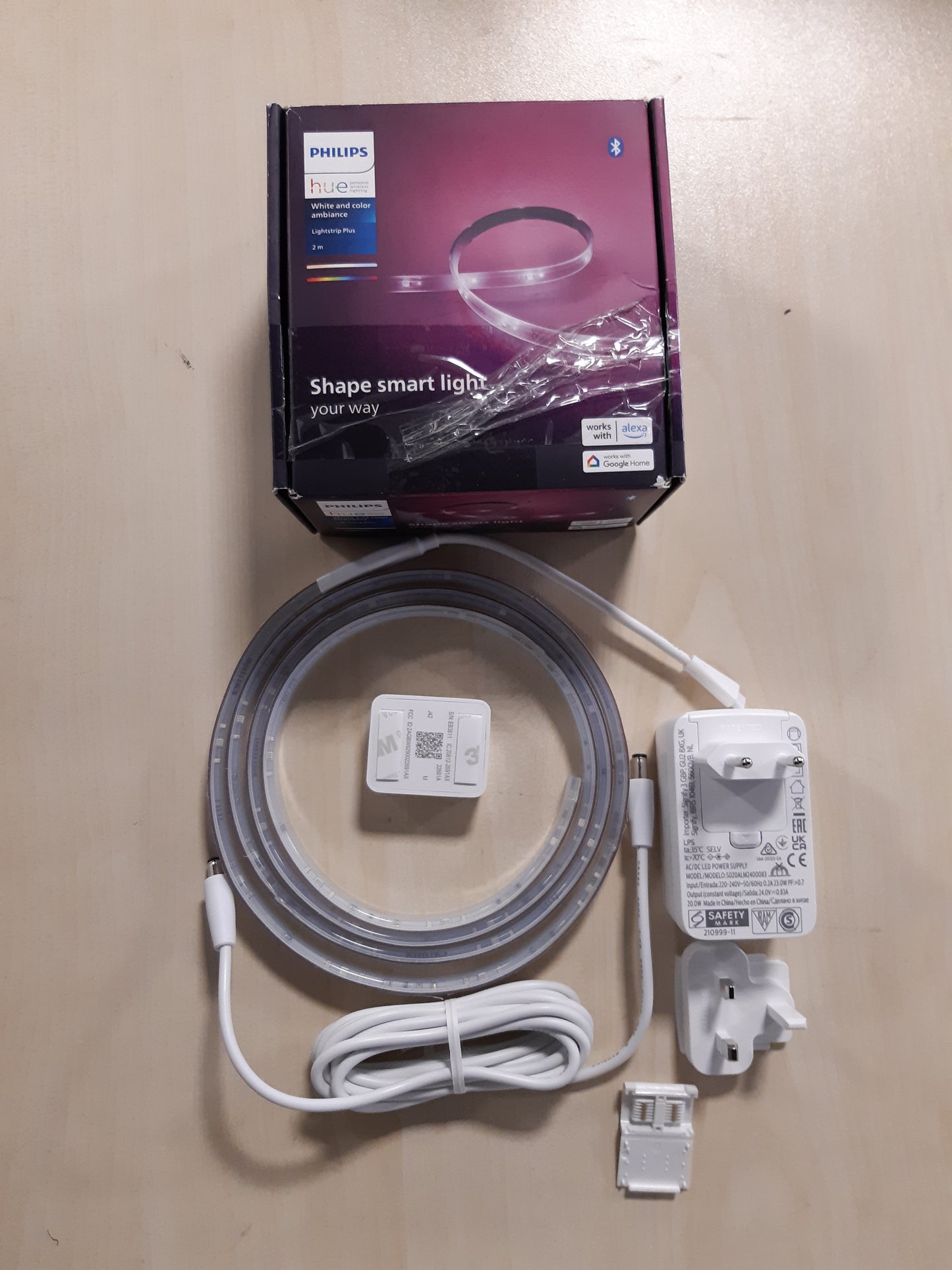 208146 - PHILIPS Hue White & Color Ambiance Lightstrip Plus Base Set V4, Shirit LED i Errësueshëm 2 m, Sistem Ndriçimi me 16 Milion Ngjyra, Kontroll Inteligjent të Dritës nëpërmjet Zërit ose Aplikacionit