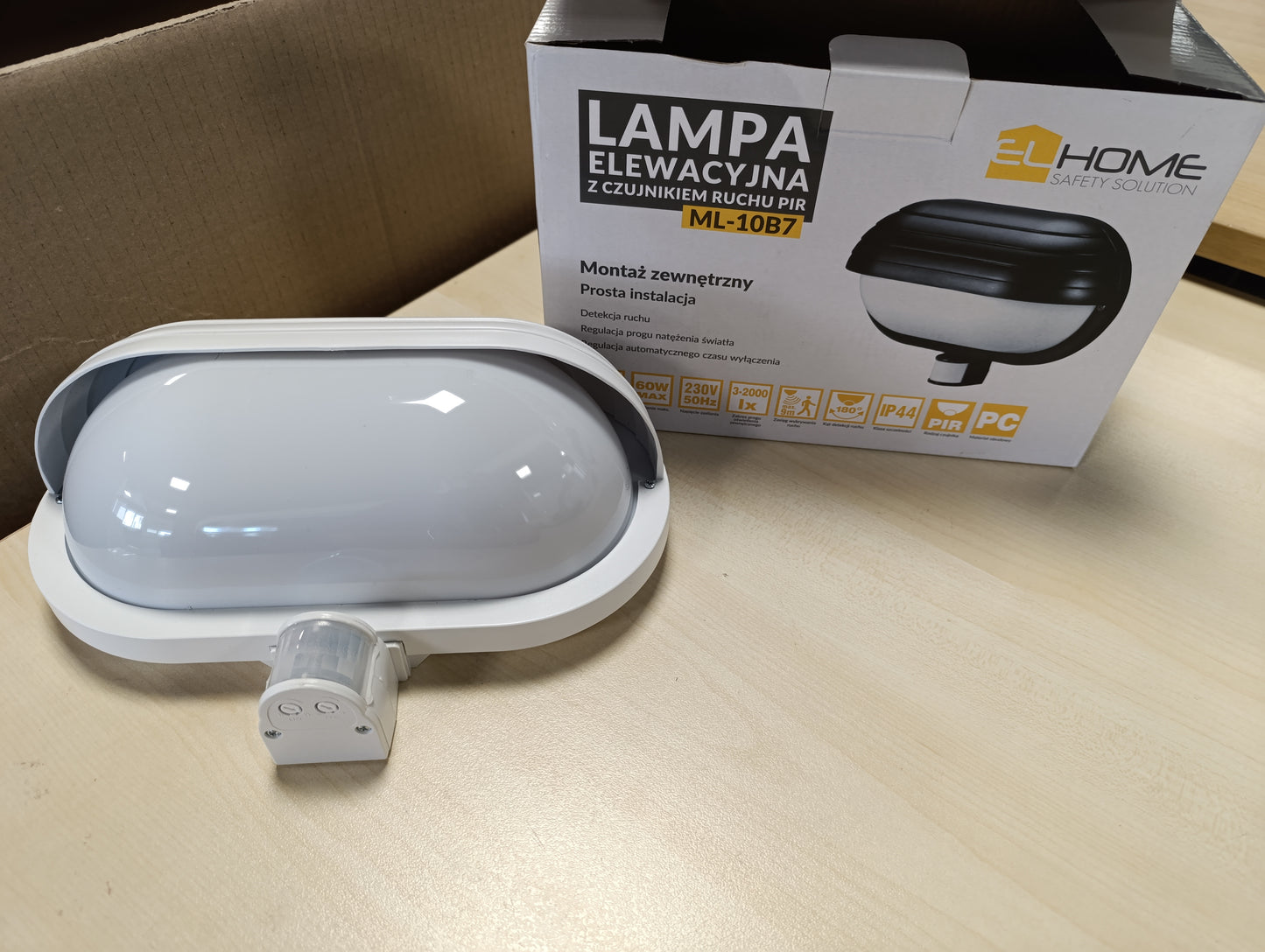 223070 - EL HOME Llambë fasade ML-10B7 me sensor lëvizjeje PIR 180°, E27, për përdorim të jashtëm