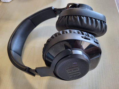 267717 - JBL QUANTUM 350, Kufje për Lojëra Over-Ear, Pa tel 2.4 GHz, Lidhje USB-C, Mikrofon i shkëputshëm, Tingull QuantumSurround, Ngjyra: e zeza