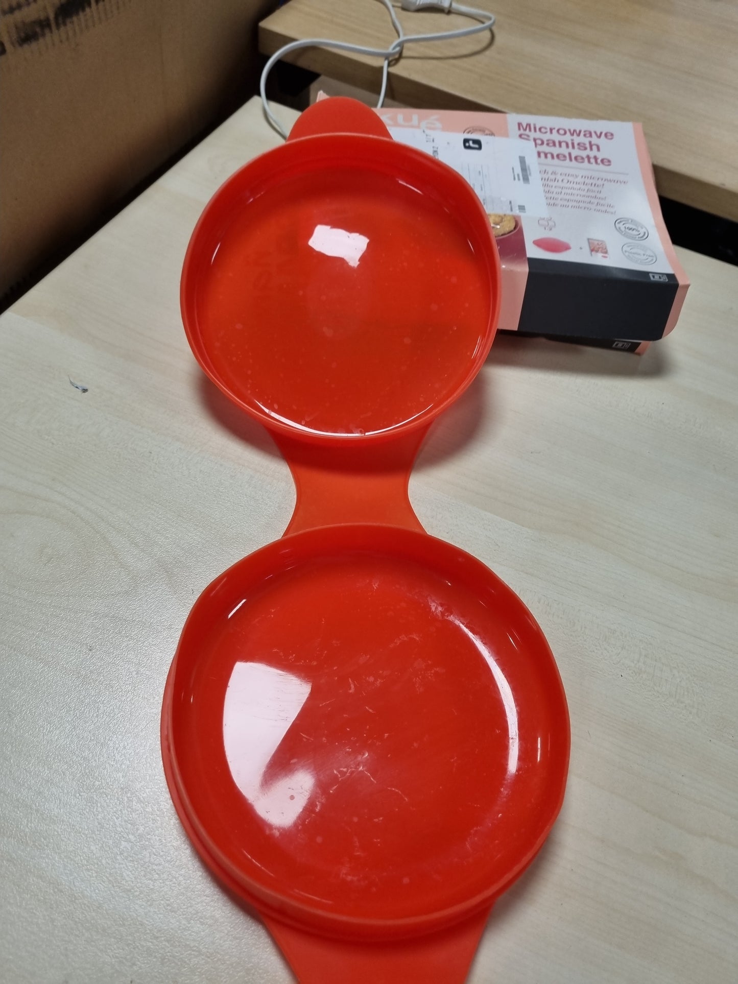 222741 - LÉKUÉ - Kallëp tortilla silikoni i kuq i platinumit 45 x 35 x 25 cm