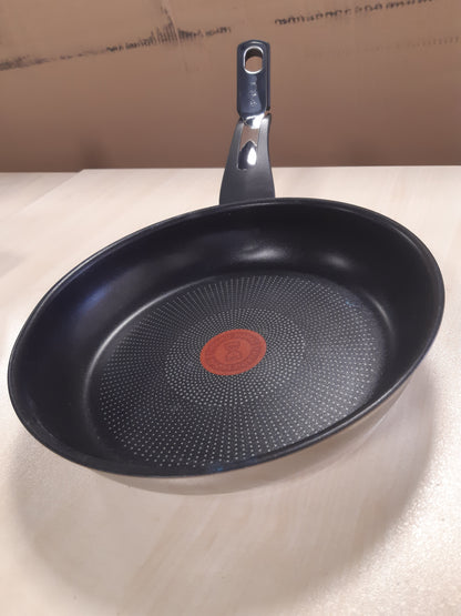 199717 - TEFAL Emotion Tigan 24 cm, Material Jo-Ngjitës, Garanci 10 Vite, Shpërndarje Homogjene e Nxehtësisë, Dizajn Modern, Doreza e Fortë, Përdorim mbi Induksion, Modeli E30, Boronicë 40404