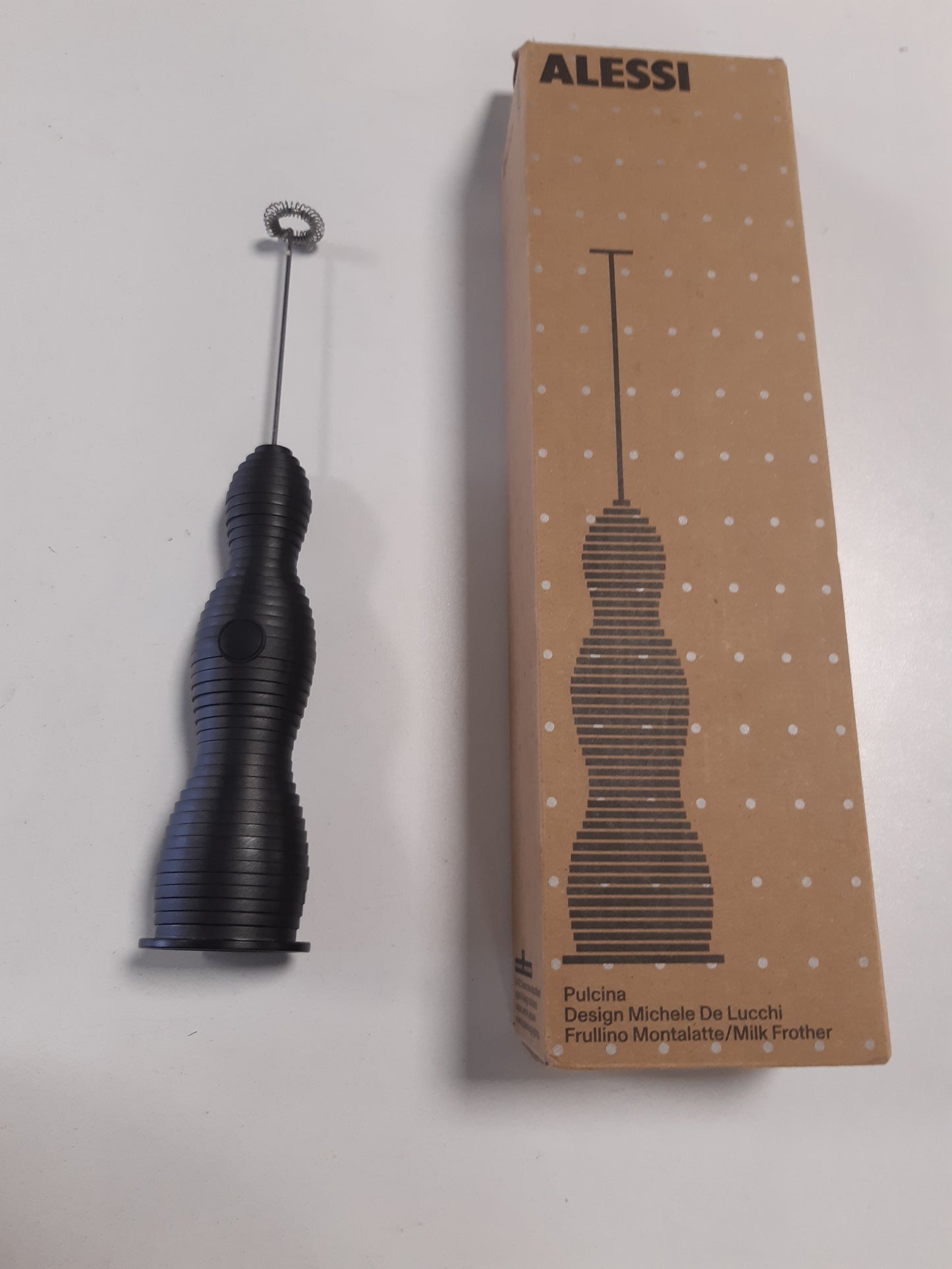 250573 - ALESSI Pulcina MDL11 B - Rrahëse qumështi me dizajn elegant, rrëshirë termoplastike, rrahëse çeliku, bateri e rikarikueshme, e zezë