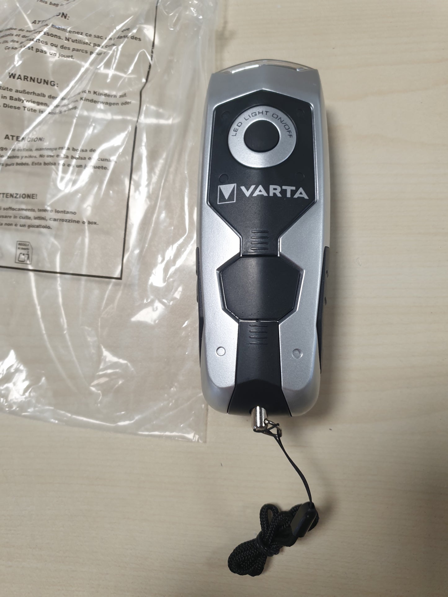 224767 - VARTA Dritë Dinamo LED, 3x 5 mm, e zezë/argjendtë, 100% e pavarur nga bateria