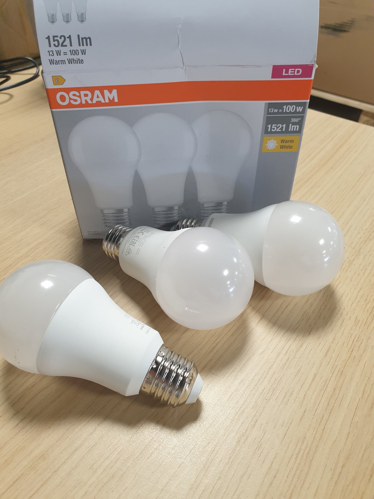 225154 - LLAMBË OSRAM LED BASE CLASSIC A, E FORMËS LLAMBË ME BAZË E27, ZËVENDËSON 100 VAT, E BARDHË E NGROHTË - 2700 KELVIN, 3 COPË (1 PAKO)