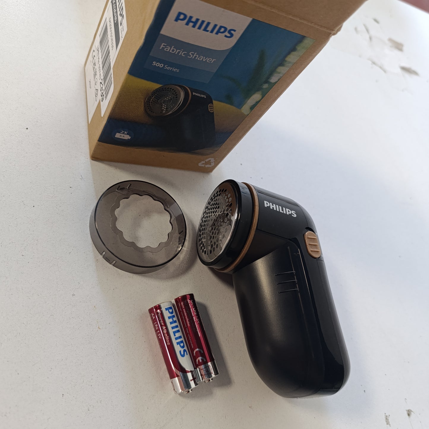 223823 - PHILIPS Heqës pushi GC026/80 - 8800 RPM, Teh i madh, 3 madhësi rrjete, i sigurt për të gjitha pëlhurat, Enë që pastrohet lehtë, Funksionon me 2 bateri AA, Dizajn kompakt