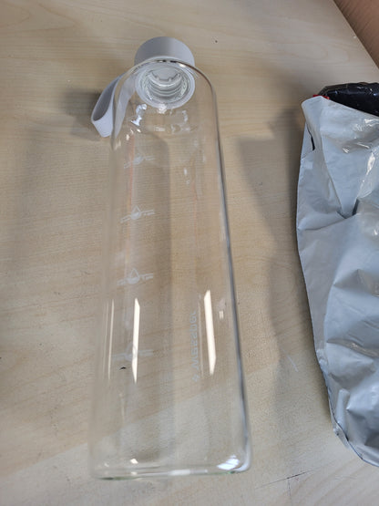 197189 - WESSPER Shishe Uji prej Qelqi 1L, Pa BPA, e Papërshkueshme, me Kapak Bambuje dhe Mbështjellës Silikoni - Bezhë