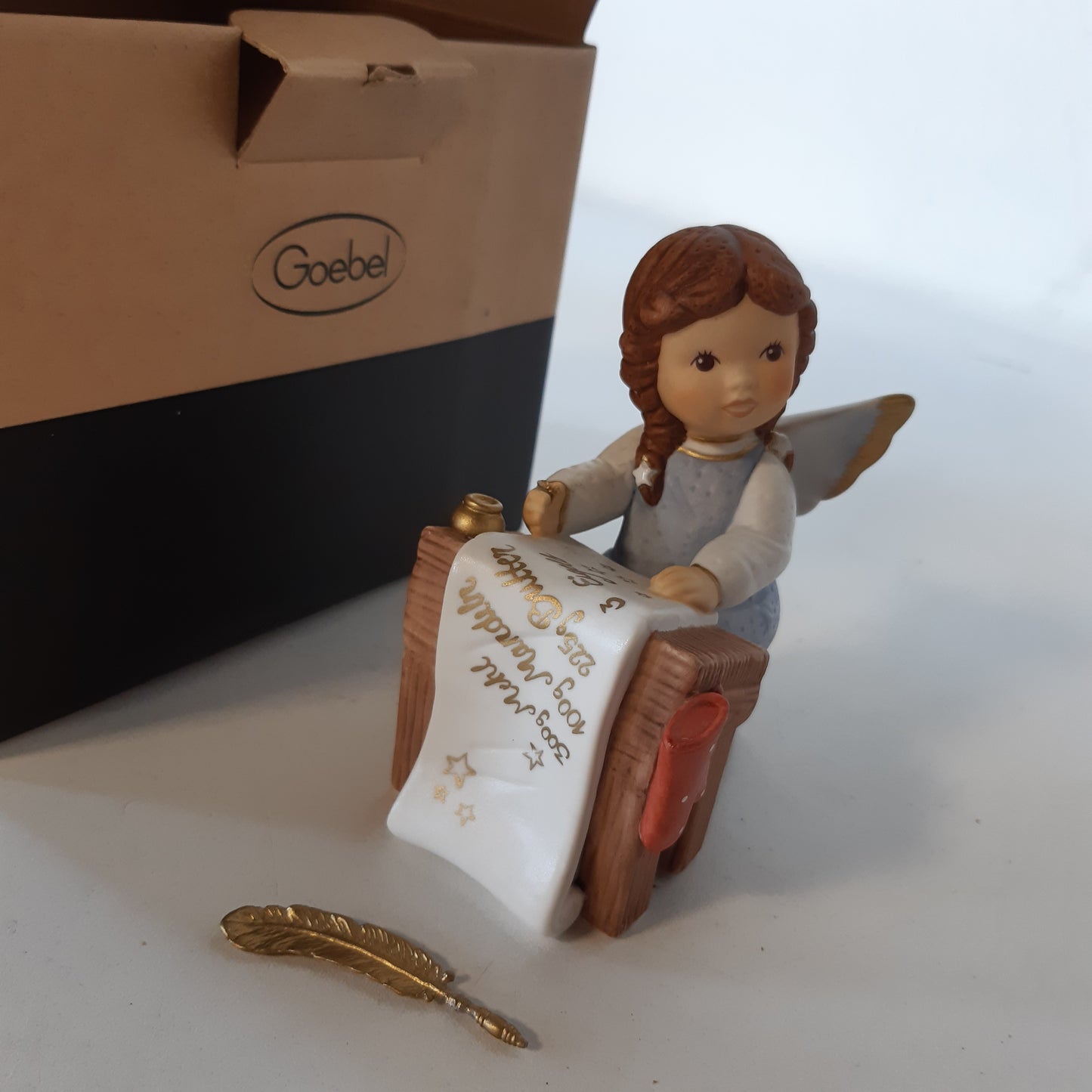 221369 - GOEBEL - Figurinë Engjëlli Recetat e Mia të Preferuara - Pjekje Krishtlindjesh Nina & Marco