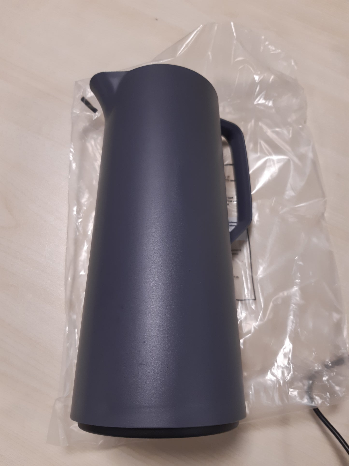 197653 - EMSA Motiva Termos 1L, Flask i izoluar me mbyllje të shpejtë, Mban pijet të nxehta për 12 orë, të ftohta për 24 orë, Mbulesë qelqi, Dizajn Nordik në ngjyrë Antracit, Prodhuar në Gjermani, N41701