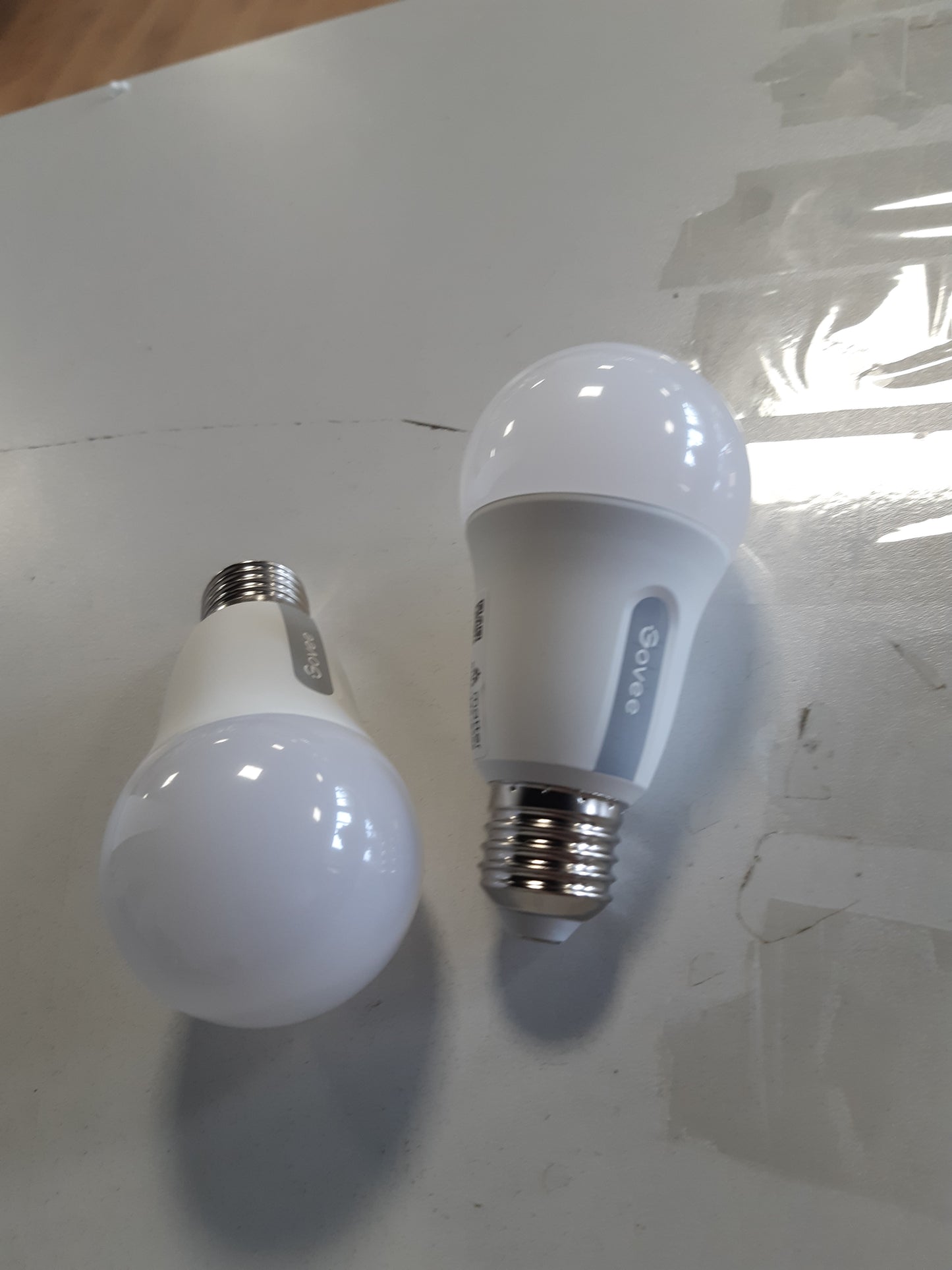196923 - GOVEE Llambë Inteligjente E27, Llambë LED WiFi RGBWW, Pajtueshme me Matter, Alexa dhe Google Assistant, 800LM, 16 Milionë Ngjyra DIY, 54 Skena, Pako me 2 Copë