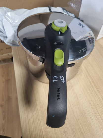 175169 - TEFAL Tenxhere me Presion Secure 5 Neo, 6L, Çelik Inox, 22cm, me Futje Shporte dhe Trekëmbësh, 2 Nivele Gatimi, Sistem Sigurie Secure 5, i Përshtatshëm për të Gjitha Llojet e Sobave.