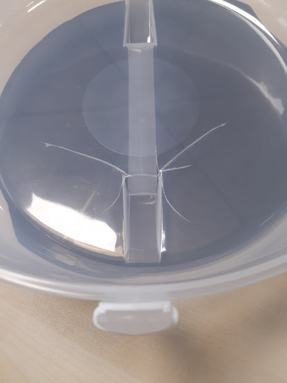 228506 - XAVAX Kuti transporti për tortë e rrumbullakët me kapak, diametër 31.5 cm, lartësi e brendshme 8 cm, me ndarës fetash, pjatë antracit, transparente