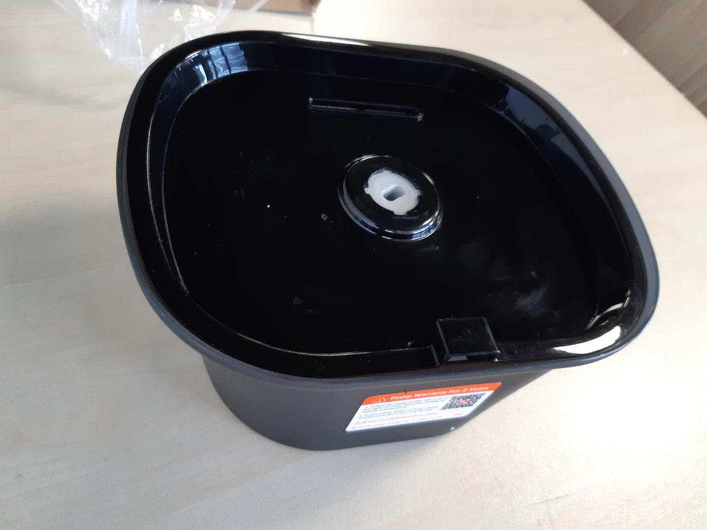 241538 - Shatërvan për mace, 2.5L, ultra i qetë me LED dhe filtër karboni të aktivizuar, sistem filtri katërfish, pa BPA