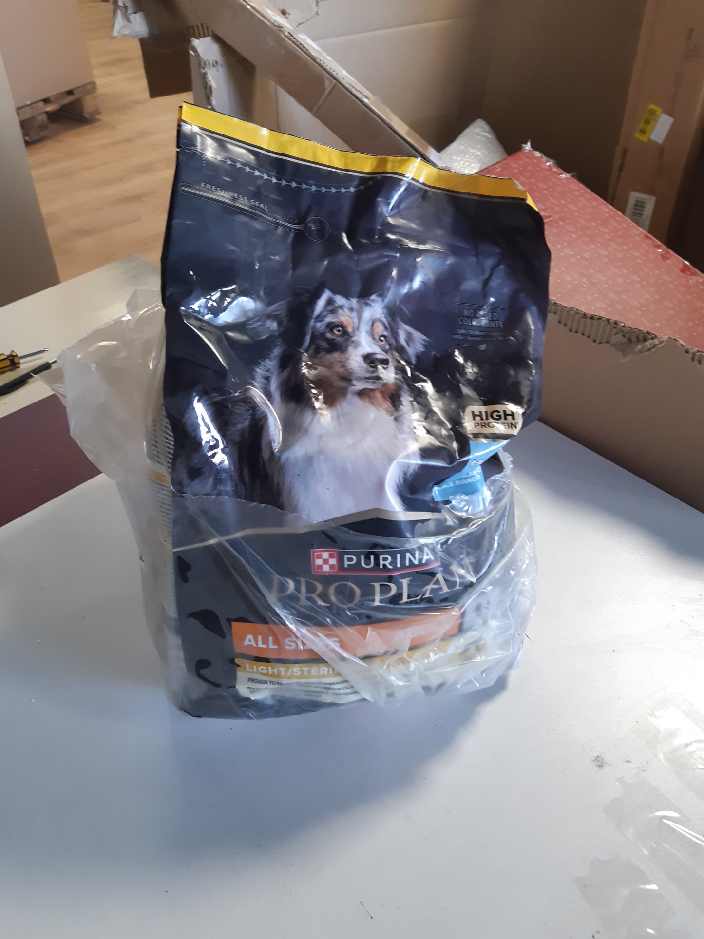 214066 - PURINA Pro Plan | I lehtë/i sterilizuar | Qen i rritur | Të gjitha madhësitë | Ushqim i thatë me proteina të larta | Me peshk të bardhë | Nxit menaxhimin e peshës | Qese | 3KG