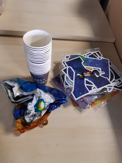 201397 - DEKORIME DITËLINDJE - Seti i Completueshëm për Festën në Hapësirë (79 Pjesë), me Tullumbace Foleje Astronote, Pjata Letre, Gota, Peceta, Baner dhe Raketa - Ideal për 20 të Ftuar