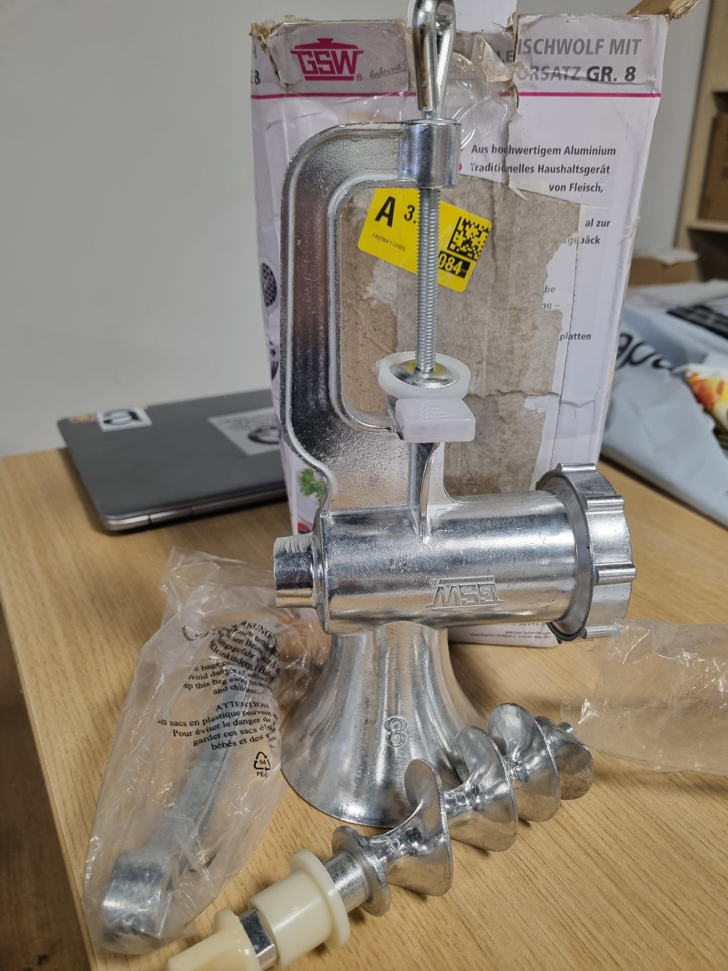 217850 - GSW Mulli mishi Madhësia Nr. 8 – Mulli mishi me teh dhe pllakë bluarëse çeliku inox, për mish dhe perime, Alumini, Argjendi