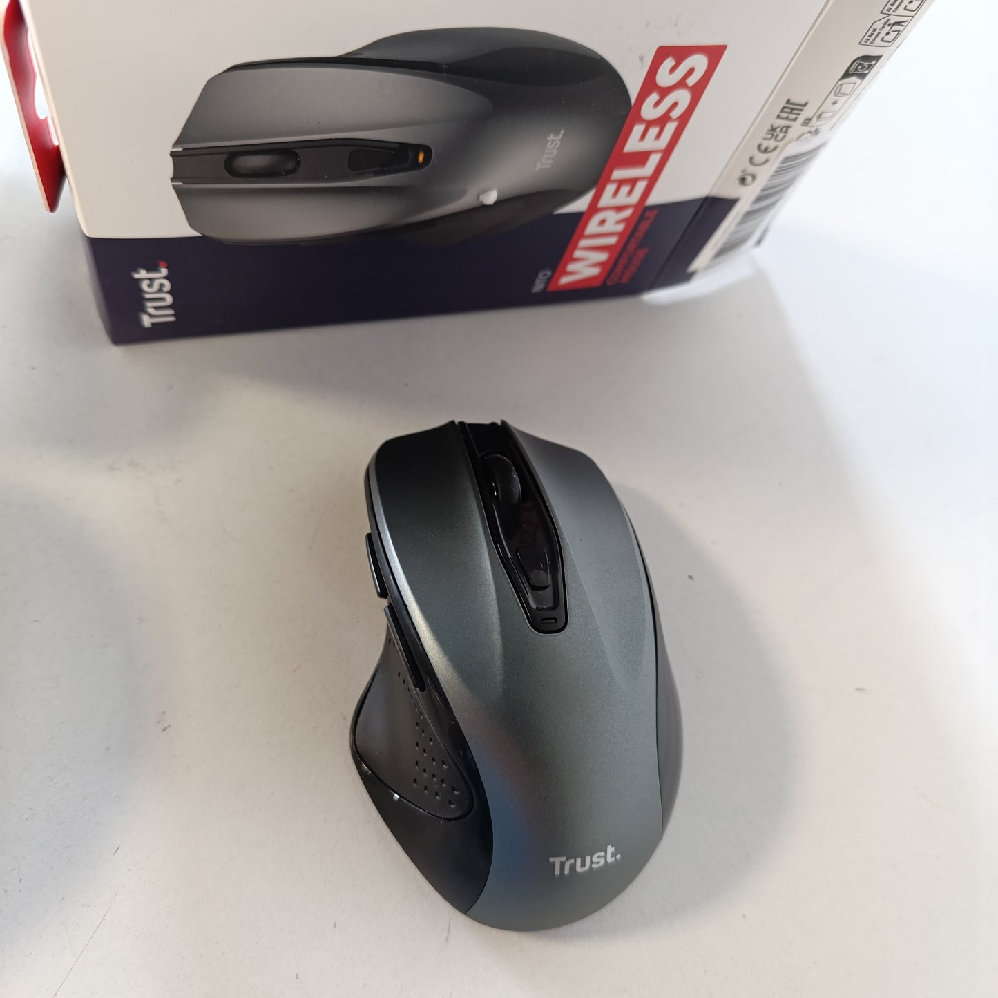 268902 - TRUST Maus pa tel Nito, ergonomik dhe i rehatshëm, marrës mikro USB, 800-2200 DPI, 6 butona, bateri e përfshirë, i zi