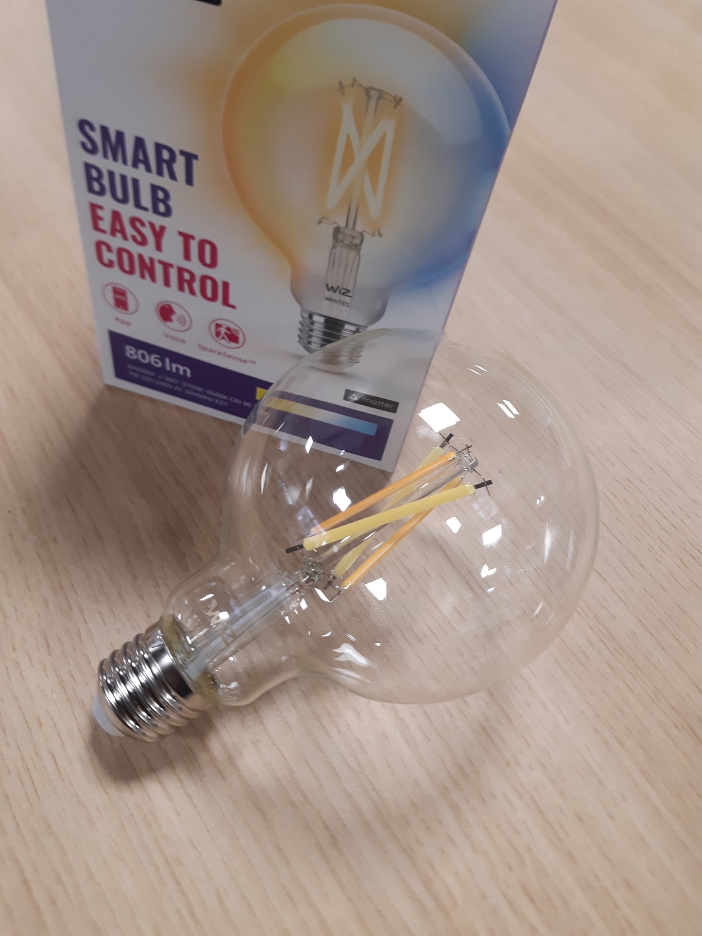 137601 - LLAMBË WIZ - Llambë e zgjuar WiFi, Dritë e Bardhë me Errësim, Filamenti, E27, 7W, Teknologji SpaceSense, Kontrolli me Zë (përshtatet me Alexa, Apple HomeKit, Google Home)