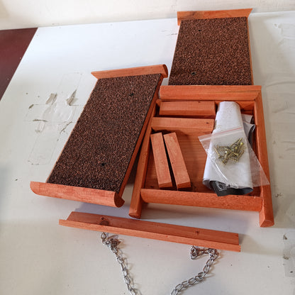 223754 - KERBL Ushqyes për kafshë shtëpiake Stubbs, 29x28x18 cm, çati bitumi rezistente ndaj motit, me zinxhir varës, mbulesë çatie