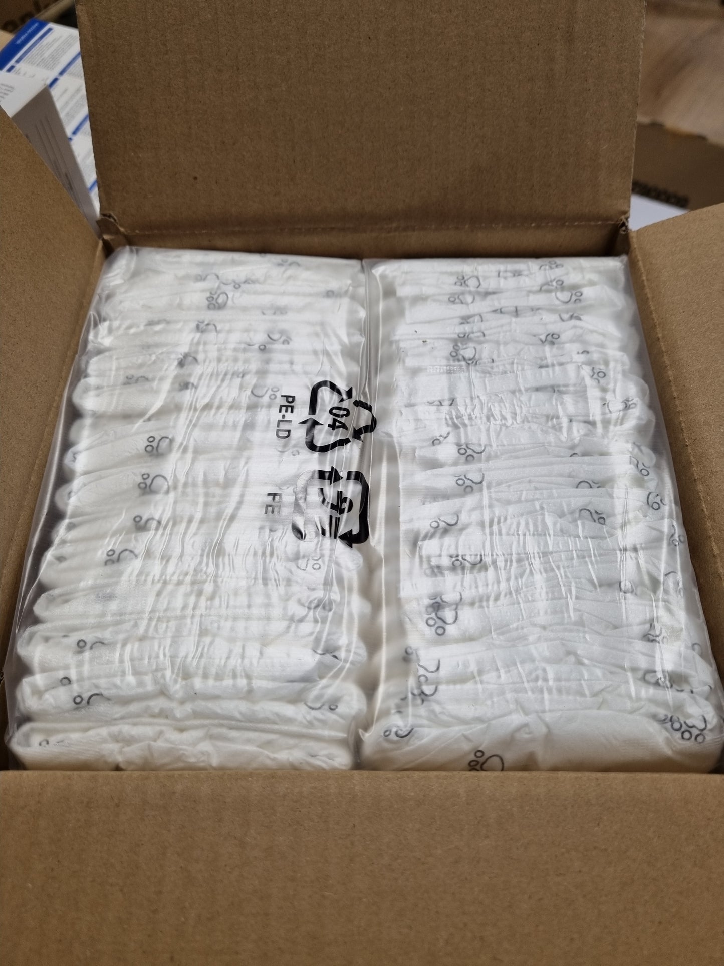 223344 - AMAZON BASICS - Pelena për qen meshkuj, XS, pako me 30 copë, të bardha