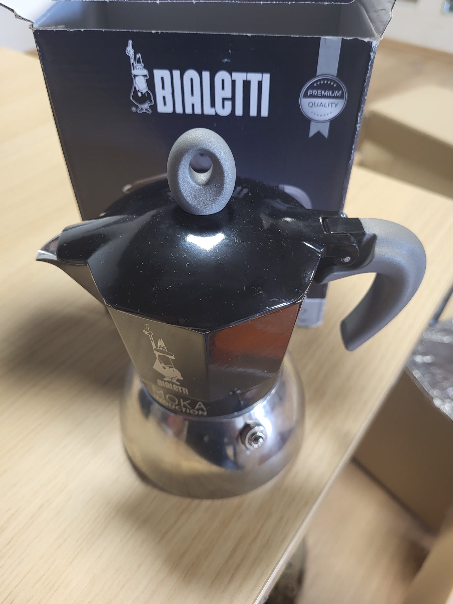 221885 - BIALETTI - Makinë kafeje me induksion Moka, Tenxhere Moka, e përshtatshme për të gjitha sobat, 4 gota Espresso (150ml), e zezë