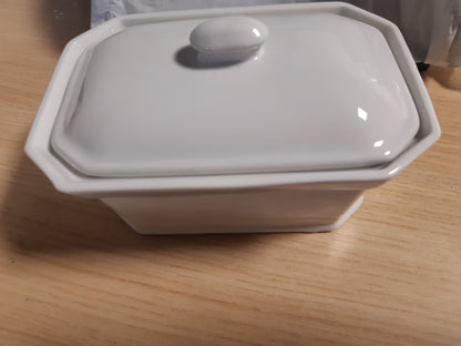 216559 - Porcelan Terrinë komode dhe në modë me kapak, 550g, e bardhë