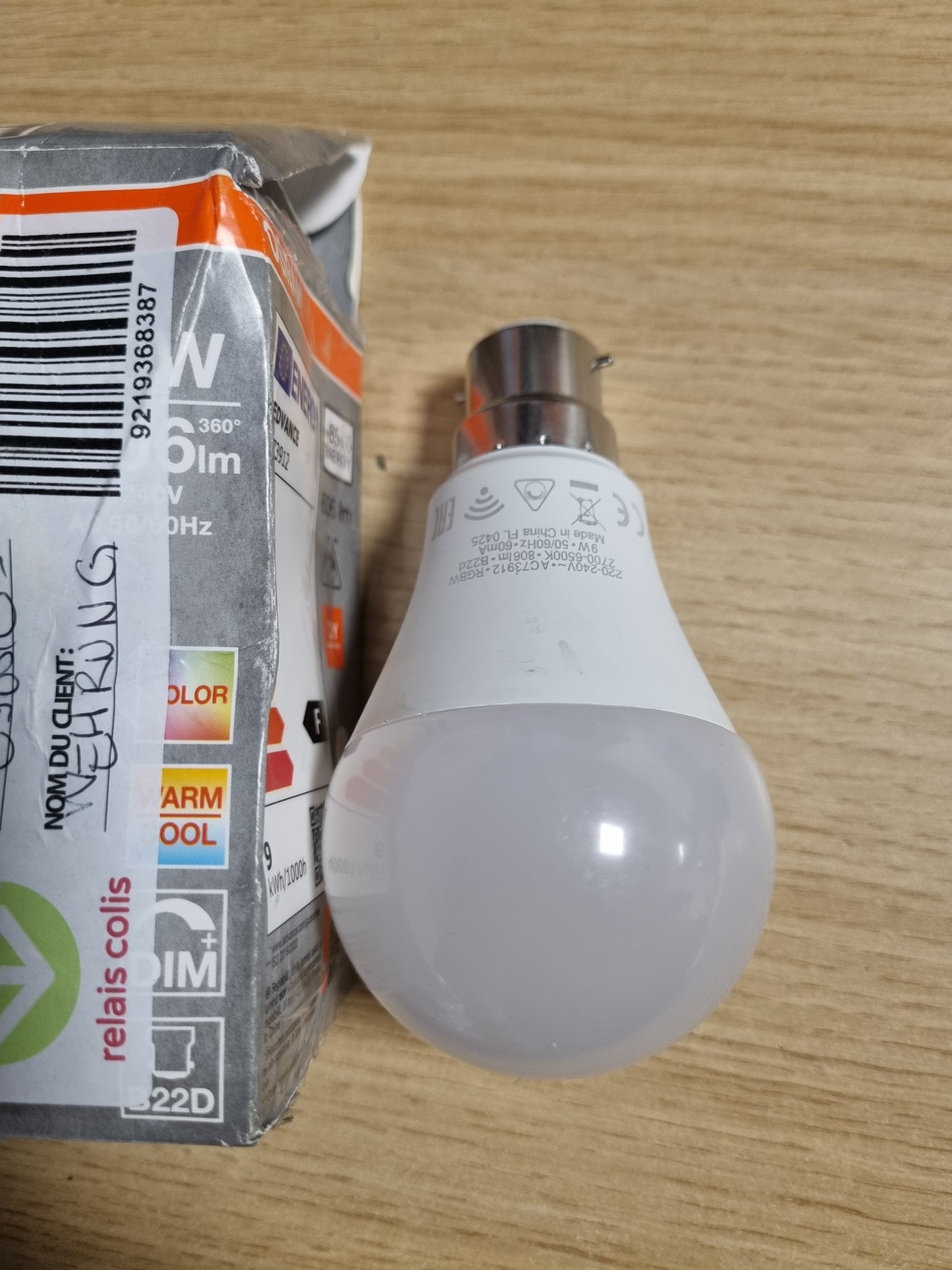 223782 - OSRAM Llampa LED SMART+ A60 RGBW B22D, E përputhshme me Alexa dhe Google Home, E bardhë e rregullueshme, Shumëngjyrëshe, Wi-Fi, Dizajn filamenti