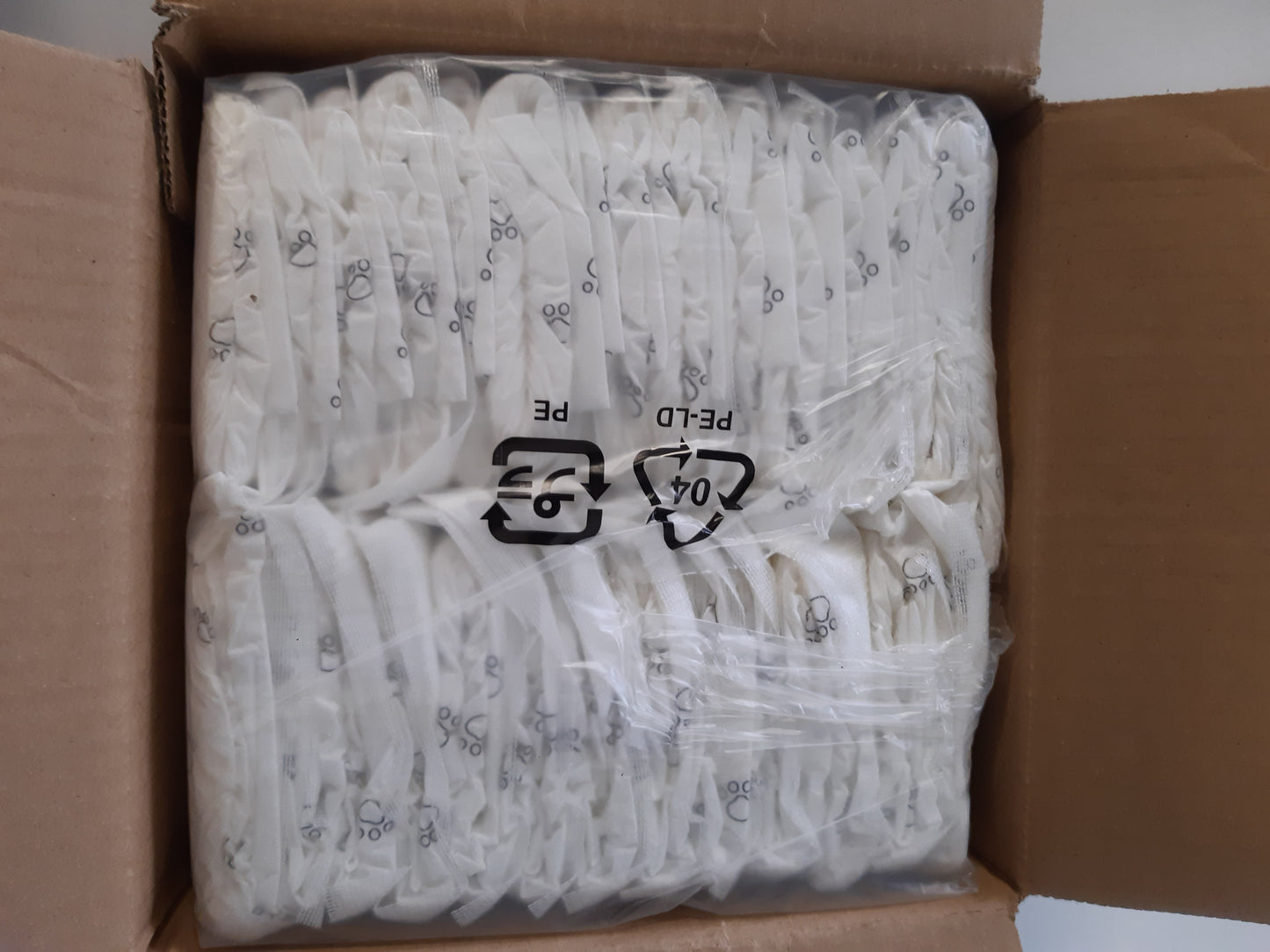233958 - AMAZON BASICS Pelena për qen meshkuj, të disponueshme, Madhësia XS, të bardha, 30 copë