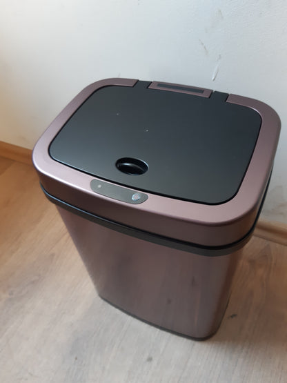255382 - AMAZON BASICS - Kosh plehrash automatik prej çeliku inox, drejtkëndor, 12 litra, ngjyrë burgundy