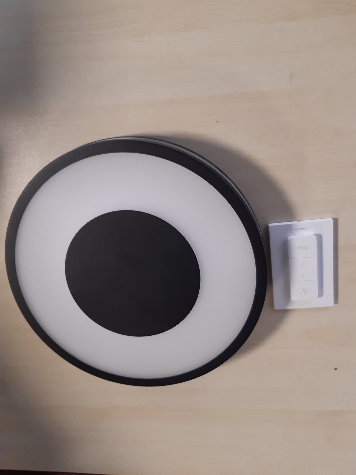 191071 - PHILIPS Hue Dritë Tavani LED, e Bardhë, Amb. Being me Çelës Errësues, e Kontrollueshme nëpërmjet Aplikacionit, e Pajtueshme me Amazon Alexa (Echo, Echo Dot), e Zezë