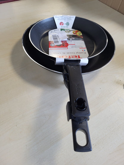 208601 - TEFAL Set Tiganësh Easy Cook & Clean 24/28 cm, me Shtresë jo Ngjitëse dhe Termo-Sinjal, Pastrim i Lehtë, I Prodhuar në Francë, NUK i Përshtatshëm për Soba me Induksion, Modeli B5559033