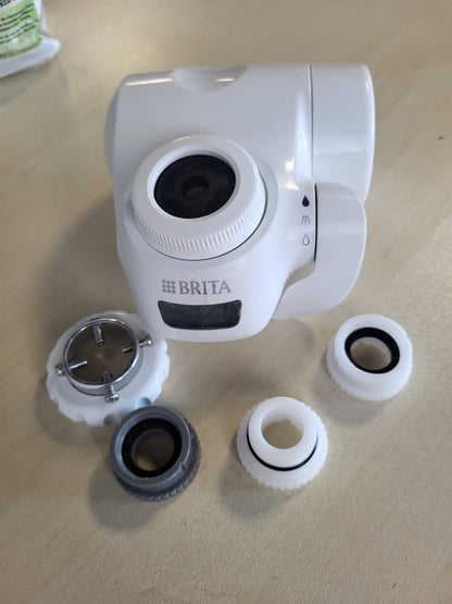 221205 - BRITA ON TAP Pro V-MF përfshirë 1 x filtër uji rubineti V-MF (600L) - zvogëlon klorin, 99.99% baktere, PFAS - matës dixhital i rrjedhës